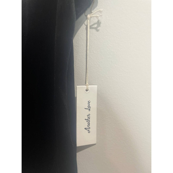Another Love Acacia Velvet V-Neck Tank Top Black NWT Women’s Med - Picture 8 of 12